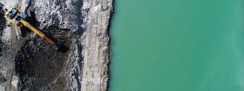 Водоем с зелено-бирюзовой водой: под Днепром восстанавливают исчезнувшее озеро