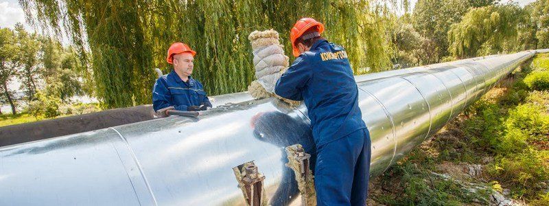 Зимой будет теплее: в Днепре проводят работы по изоляции магистрального трубопровода