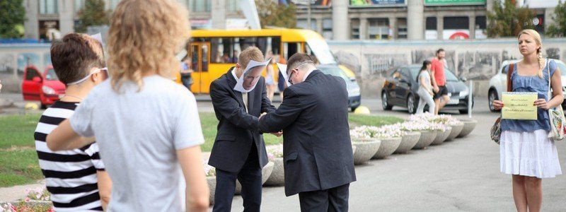 В Днепре на Героев Майдана прошла акция в поддержку Олега Сенцова