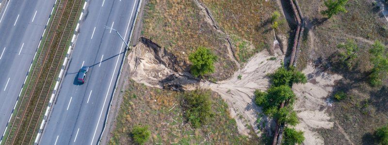 В Днепре обвалилась пешеходная часть Кайдакского моста