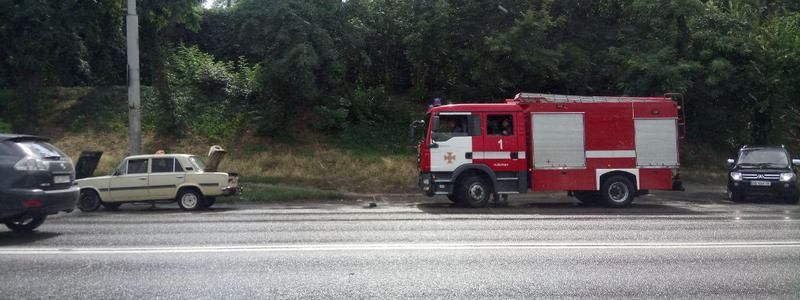 В Днепре у ВАЗ загорелась проводка: в машине находился грудной ребенок