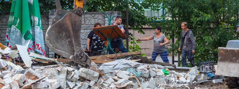 В Днепре на Любарского снесли очередную «наливайку»