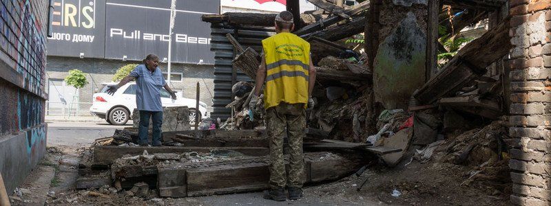 В Днепре возле "МОСТ-Сити" обрушился дом