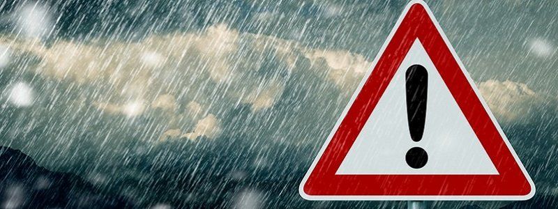 В Днепре и области ожидаются сильный ветер и град