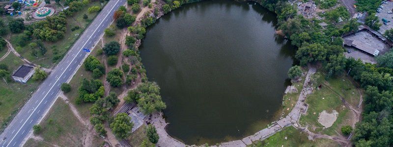 Темное прошлое VS светлое будущее: плюсы и минусы карьера на Красном Камне в Днепре