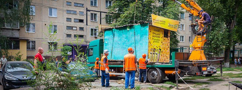 На Янтарной демонтировали ларек