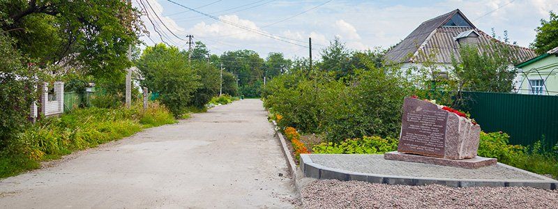 В Днепре установили памятник погибшему в Дебальцево комбату Исе Мунаеву