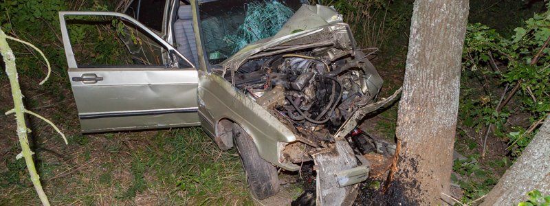 В Днепре на Аэропортовской пьяный водитель Mercedes вылетел в кювет: пострадали трое