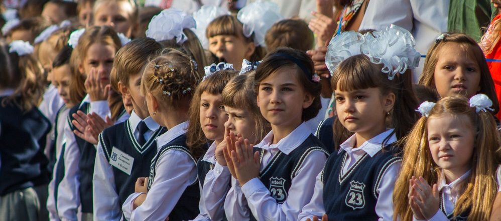 Как прошел первый звонок в элитной школе Днепра (ФОТО)