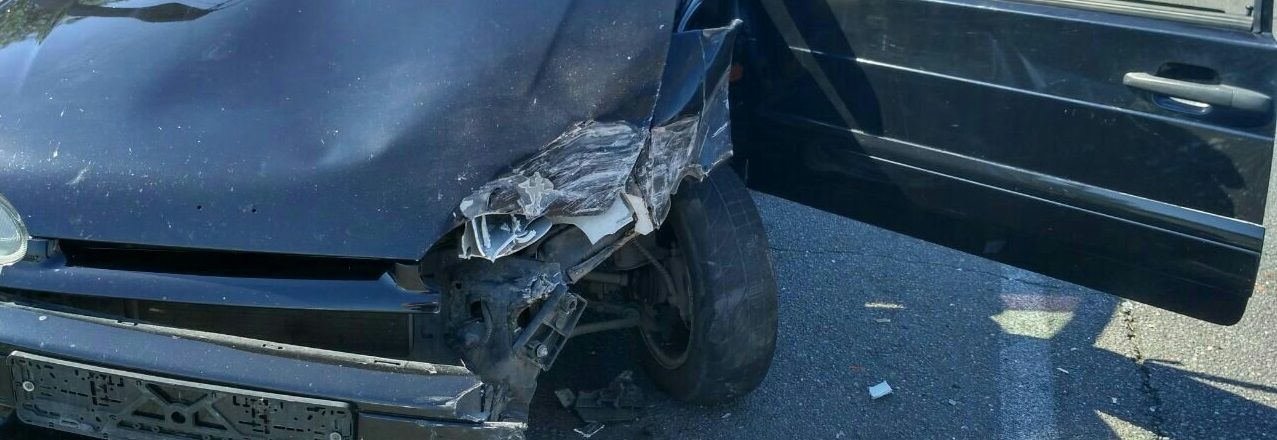 ДТП на Лоцманском спуске: столкнулись два легковых авто (ФОТО)
