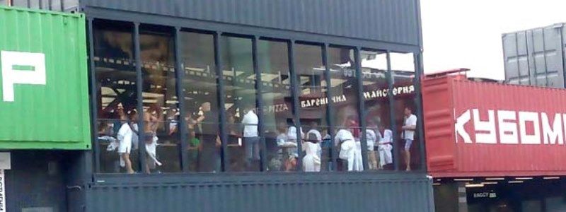 Просчет архитектора: в окнах "Кубометра" можно наблюдать стриптиз (ФОТО)