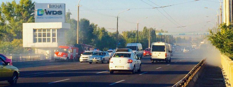 Стало известно, что горело под Новым мостом в Днепре (ФОТО)