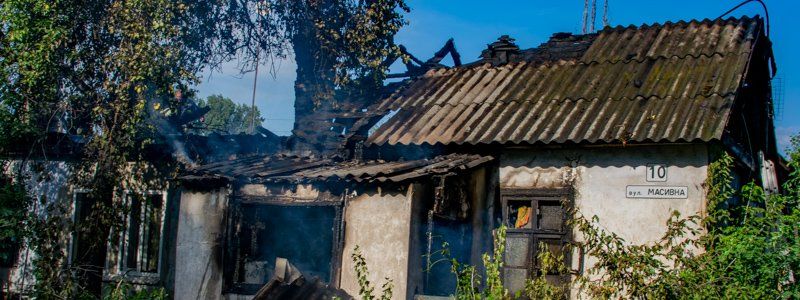 В Днепре на улице Массивной заживо сгорели два человека