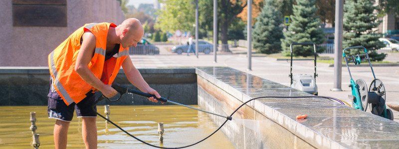 Как в Днепре ухаживают за городскими фонтанами