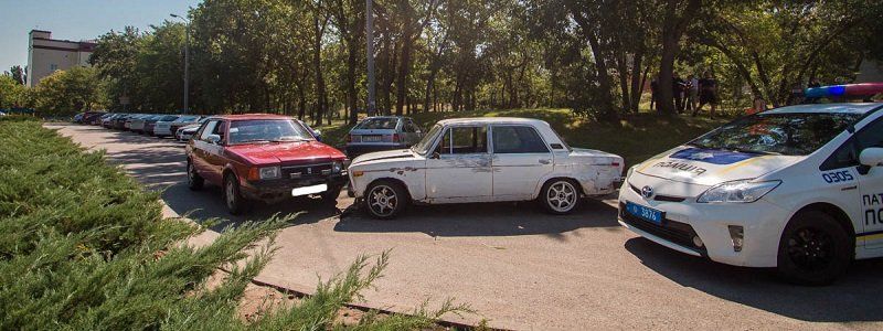 Полиция Днепра задержала "свадебных" иностранцев, которые ограбили людей на полмиллиона