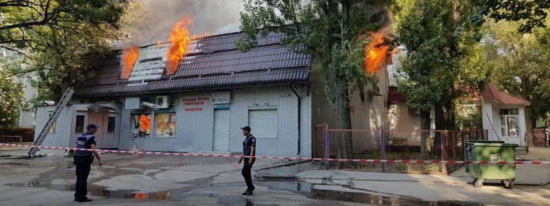 На Калиновой горит спортзал: дым виден на весь Левый берег