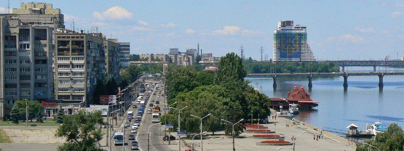 В Днепре в День независимости по Набережной ездил нетрезвый мужчина на «Жигулях»