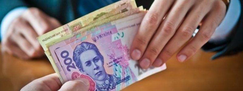 В Днепре старшего оперуполномоченного полиции задержали на взятке в 100 тысяч гривен