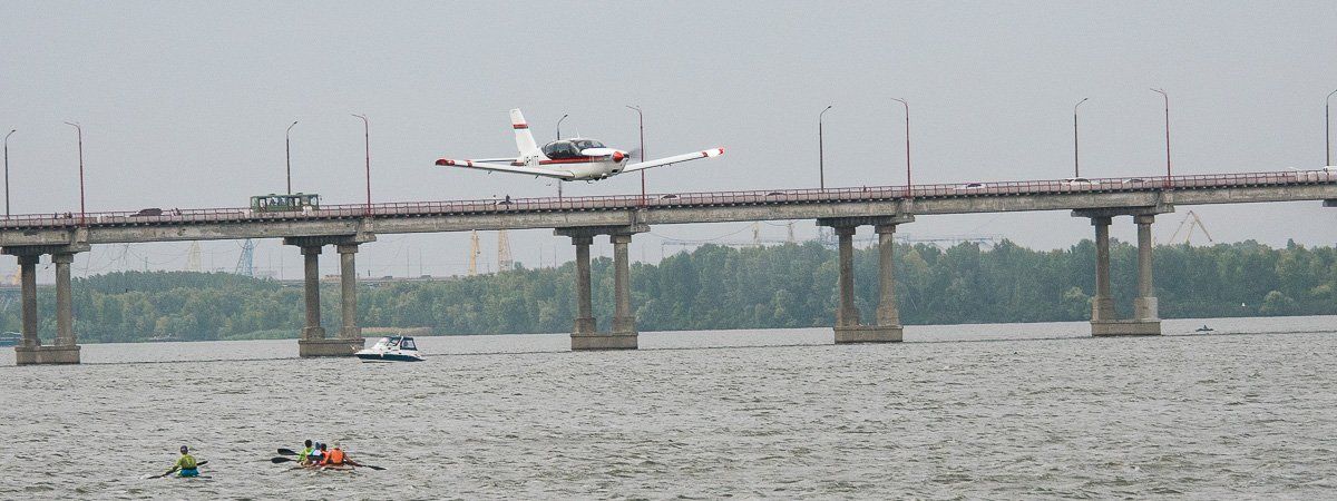 В Днепре на День города в небо поднялись самолеты