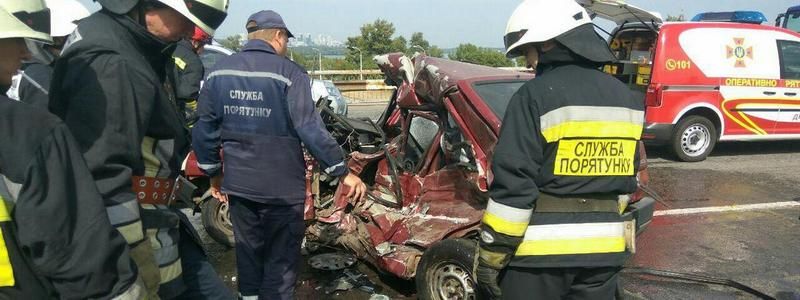 Смертельная авария на Южном мосту в Днепре: погибли два человека