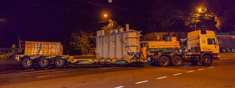 На проспекте Мазепы с фуры "сполз" груз: движение транспорта затруднено