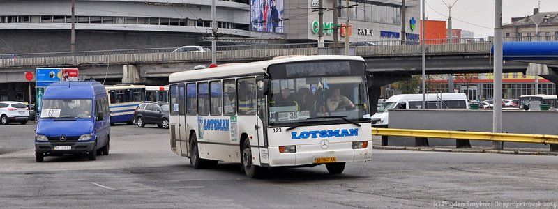 В центре Днепра выстраиваются "километровые" очереди на маршрутки