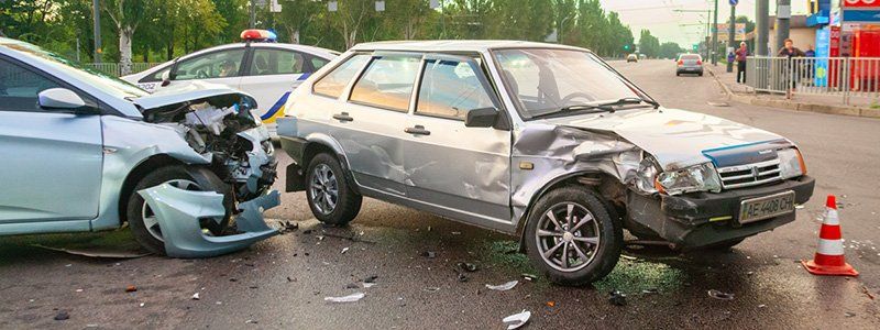 На Запорожском шоссе столкнулись ВАЗ и Hyundai