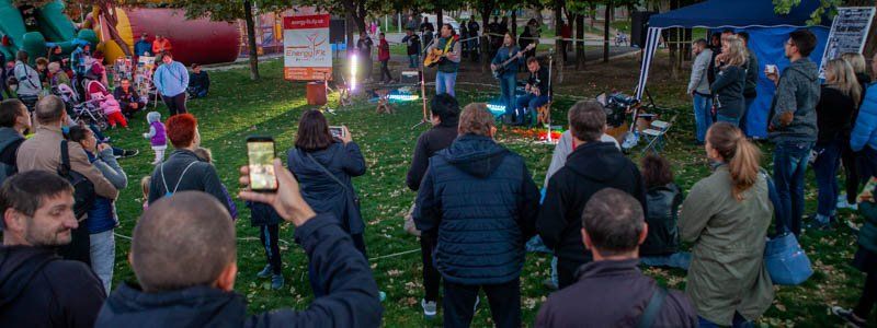 Ламповый вечер на "Райончике": в Днепре мини-фестиваль старого душевного рока