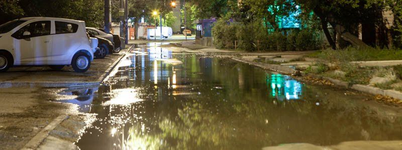 В Днепре на Победе прорвало водопровод