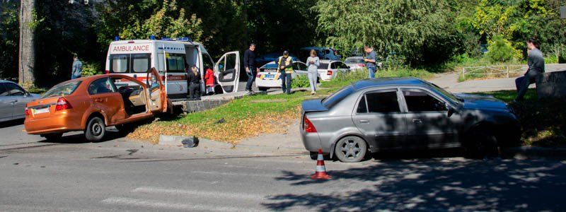 На Владимира Антоновича две иномарки столкнулись и вылетели на обочину