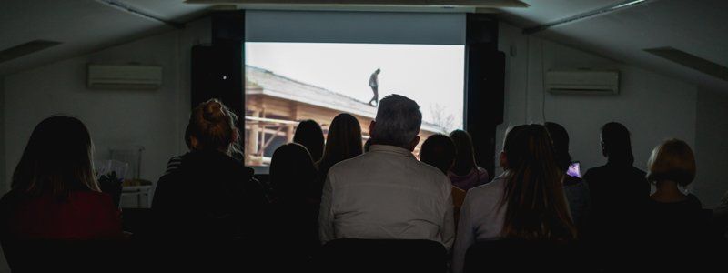 В Днепре презентовали фильм о трагедии в одесском лагере «Виктория: трагедия пустоты»