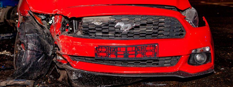 На выезде из Днепра столкнулись Mustang и Chevrolet: пострадали пять человек