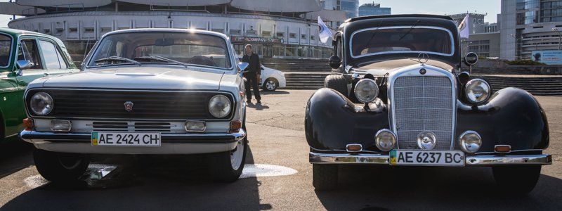 В центре Днепра состоялся пробег ко Дню автомобилиста: как это было