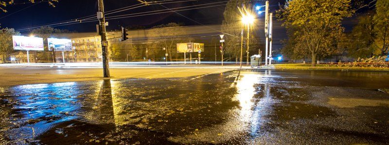 В Днепре проспект Поля заливает водой