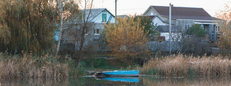 Химия, фекалии и жуткая вонь: как живется возле Куриного озера в Днепре