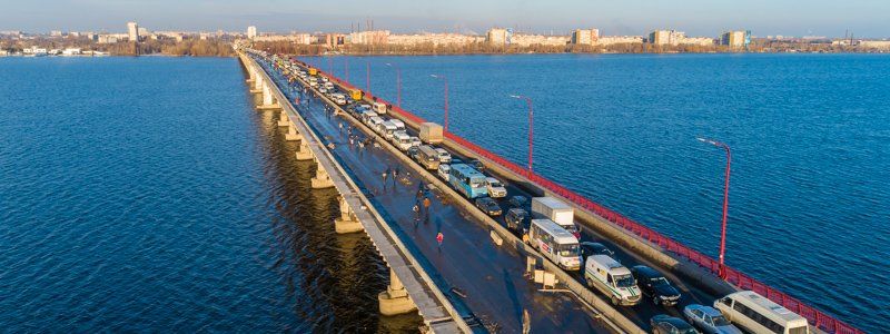 На Новом мосту столкнулись автобус и маршрутка: движение затруднено