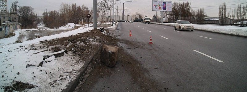 На Набережной Заводской Lotsman снес отбойник