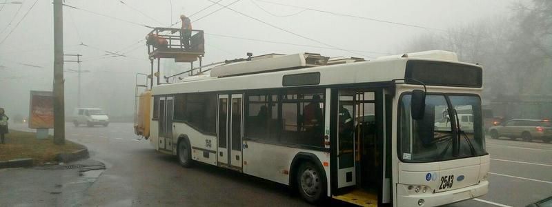 В Днепре из-за обрыва проводов на Запорожском шоссе троллейбусы изменили маршрут движения