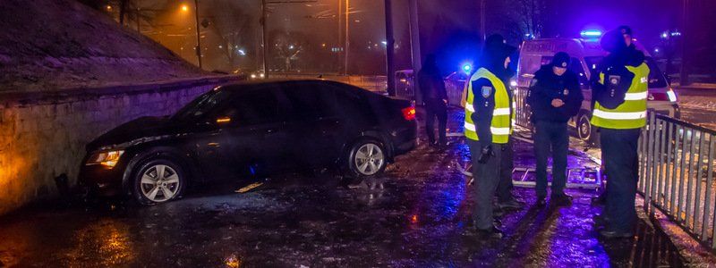 Погоня на Набережной в Днепре: голый мужчина за рулем выстрелил себе в голову