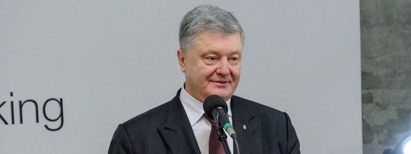 "Авиаперевозки в Днепре должны развиваться": Порошенко о строительстве аэропорта