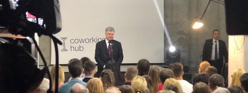 Порошенко поблагодарил мэра Днепра Филатова за поддержку децентрализации