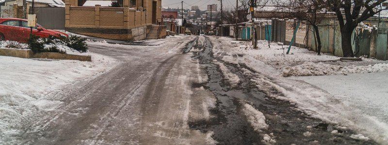 В Днепре улицу Ласточкина залило водой