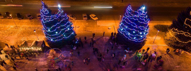 В Приднепровске открыли новогоднюю елку