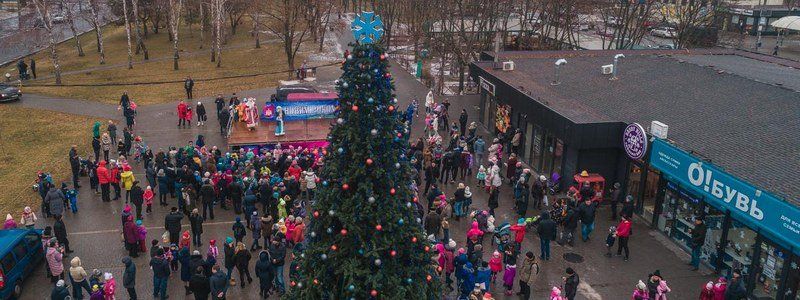 В Днепре зажгли главную елку Соборного района