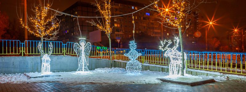 Как выглядит новогодний проспект Мира ночью