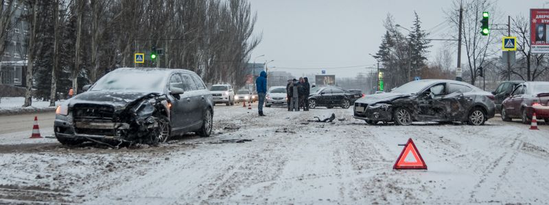 Тройное ДТП на Набережной Победы: перекрыты 4 полосы движения