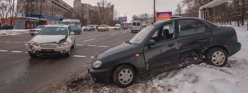 В Днепре на Космической столкнулись Subaru и Daewoo