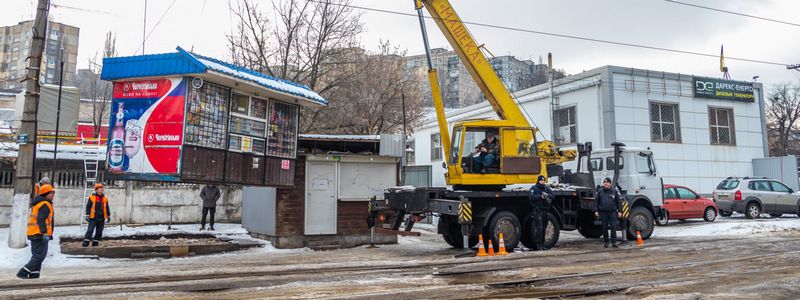 В Днепре снесли киоск, в котором убили женщину