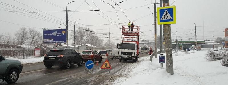 На Калиновой оборвались троллейбусные провода: движение затруднено