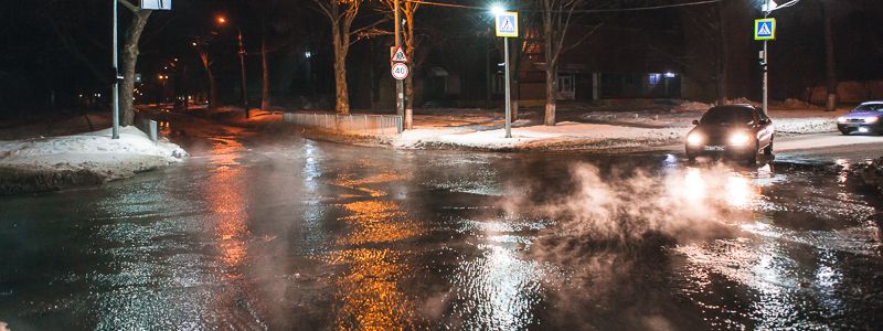 В Днепре улицу Философскую залило водой 